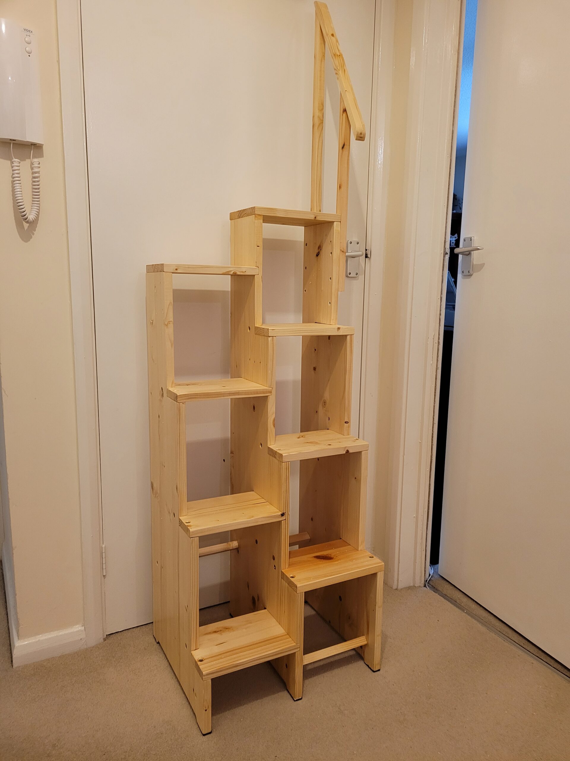 Space Saving Step Up Easy staggered Ladder- MPN BZ8 - Image 5